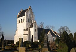 Hardeberga kyrka från sydväst i mars 2012