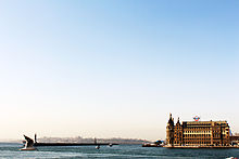 Terminal di Haydarpaşa e Punto Serraglio sul retro.