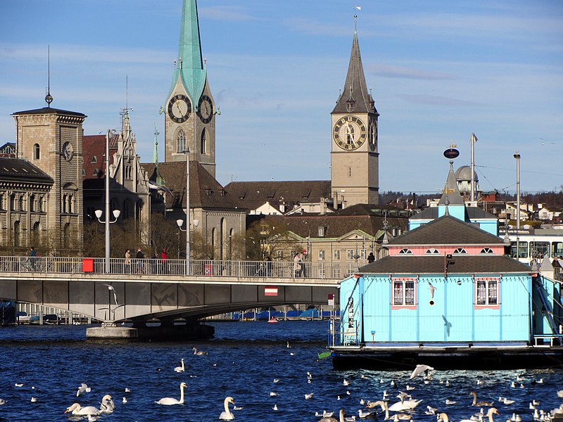 File:Herzbaracke - Fraumünsterpost-Fraumünster-Peterskirche - Quaibrücke - Utoquai 2012-01-03 11-26-43 (SX230).JPG