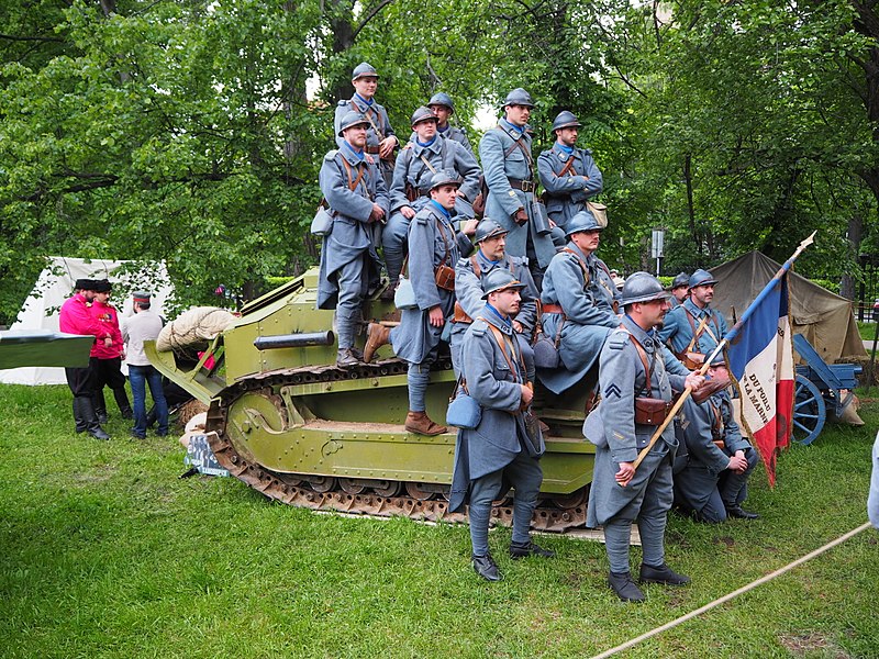 File:Historical reenactment festival in the Memorial park 08.jpg