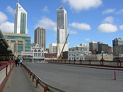 Perth központi üzleti negyede a William Street-i Horseshoe Bridge-ről