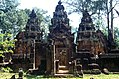 It-tempju Banteay Srei, tlesta bejn Rajendravarman II u Jayavarman V.