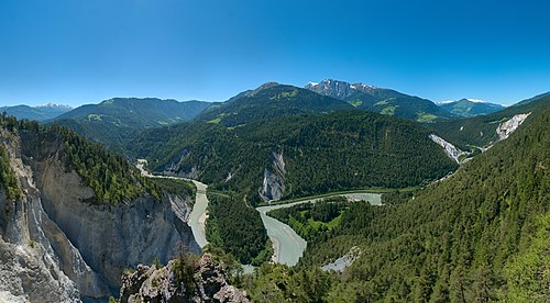 High-resolution panorama of the Rhine gorge from Il Spir