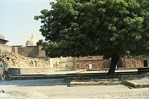 Brendësia e kompleksit të gjatë të mureve të fortesës