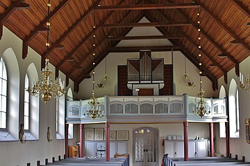 Kyrkorummet med orgelläktaren.