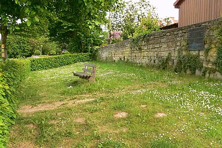 Jüdischer Friedhof Kirchohsen Seitenansicht Gedenktafel