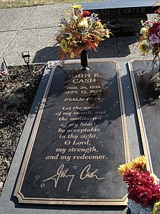 Johnny Cash grave Hendersonville Memory Gardens Hendersonville TN 2013-12-27 002.jpg