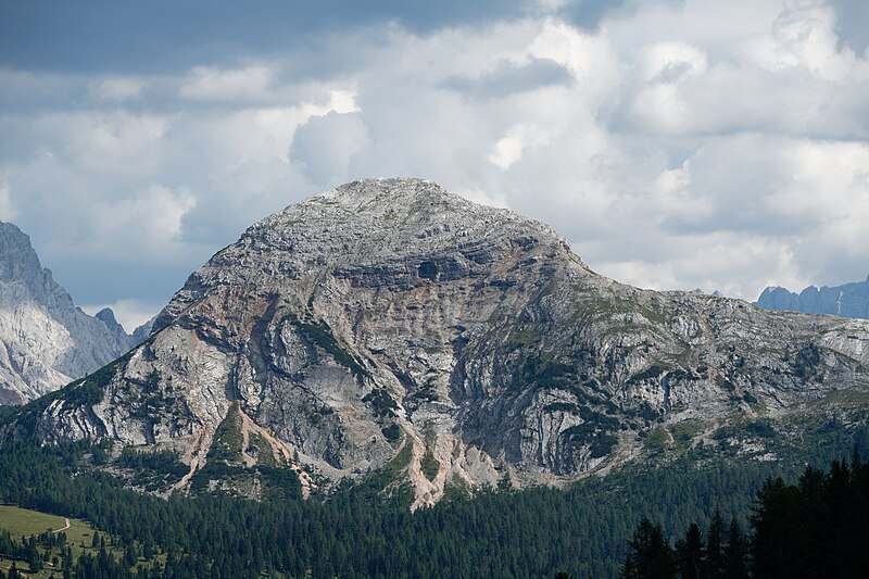 File:Karst landscape Croda Rossa n18.jpg