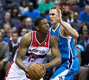 Kevin Seraphin Lou Amundson.jpg