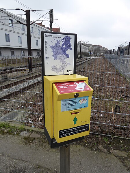 File:Klippekortautomat på Østerport Station.jpg