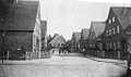 Blick von der Plöner Straße nach Südosten, das zweite und das dritte Haus rechts ist noch vorhanden; etwa 1915