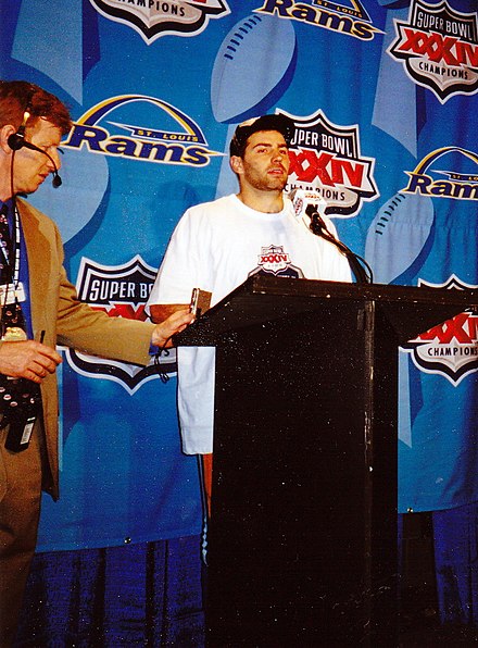 Warner at post-game press conference for Super Bowl XXXIV