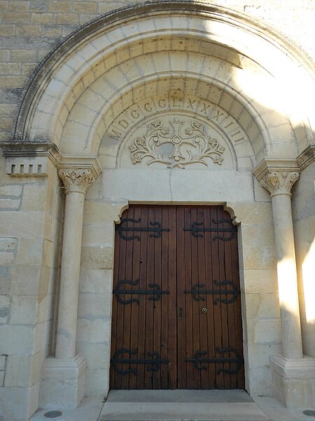 File:La Roque-sur-Cèze, Kirche.JPG