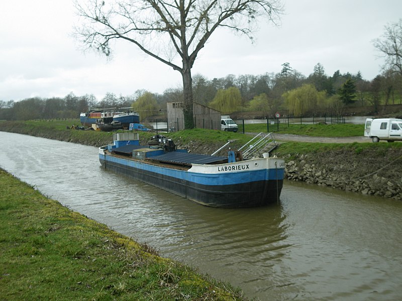 File:Le " laborieux " sur la vilaine - panoramio.jpg