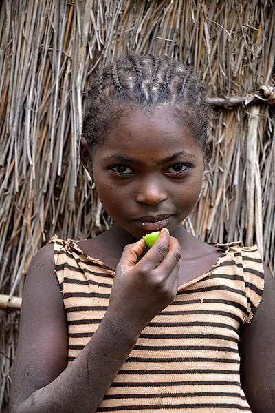 File:Lime Girl, Wollaita, Ethiopia (15021956097).jpg