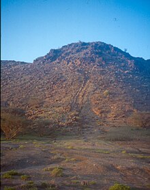 Northern face of the Jebel Radhania (or Ruwadhah), on top of which the Early Iron Age Lizq fort, L1, was built. Lizq to s01.jpg