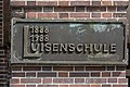 Deutsch: Plakette zum 100jährigen Bestehen der Luisenschule in Hamburg-Bergedorf.