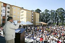 President Lula giving a speech to recipients of Bolsa Familia and other federal assistance programs in Diadema Lulaspeech.jpg