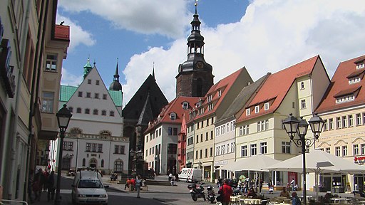 Lutherstadt Eisleben: Blick westwärts auf den Markt mit Rathaus und St. Andreas (UNESCO-Welterbe in Sachsen-Anhalt).