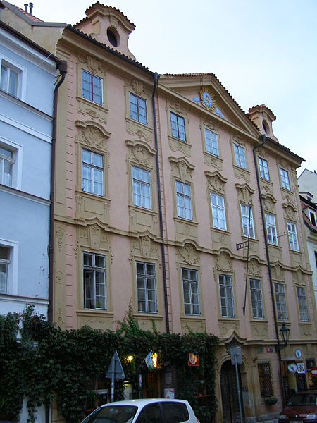 File:Městský dům U Tří (zlatých) sekyrek (Hradčany), Praha 1, Úvoz, Radnické schody 6, Hradčany.JPG