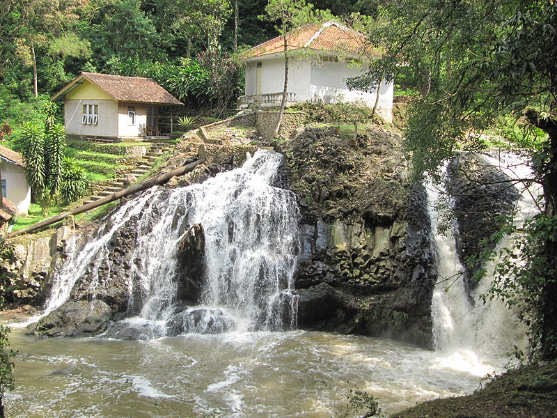 File:Maribaya Waterfall 2013 (003).JPG