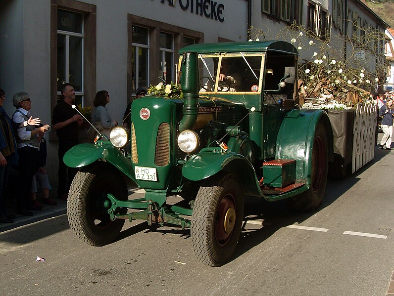 File:Mathaisemarkt Schriesheim 2014 - Lanz.JPG