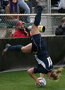 Michele Weissenhofer flip throw at 2006 NCAAW Tournament final.jpg