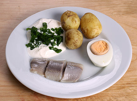 Sursild with sourcream and chopped chives, potatoes and half an egg.