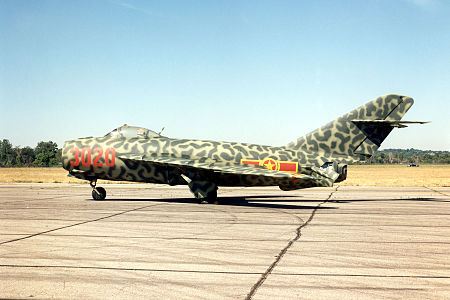 Tập tin:Mikoyan-Gurevich MiG-17 Fresco USAF.jpg