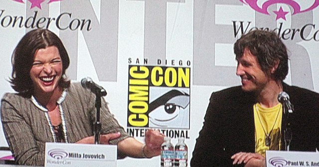 Anderson with wife Milla Jovovich at the 2010 San Diego Comic-Con promoting Resident Evil: Afterlife