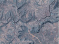 Satellietbeeld van Millau waarop het trace van de snelweg te zien is