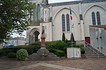 Monument aux morts de Saint-Denis-la-Chevasse (vue 2, Éduarel, 17 mai 2017).jpg