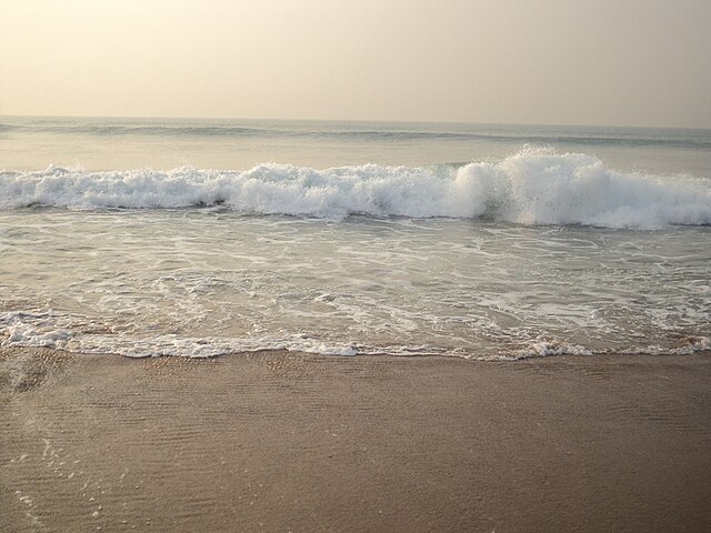 File:Morning_Puri_Beach.JPG