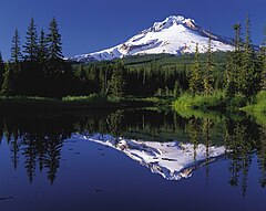 Oudon.jpg-ning Mirror ko'lida aks etgan Mount Hood