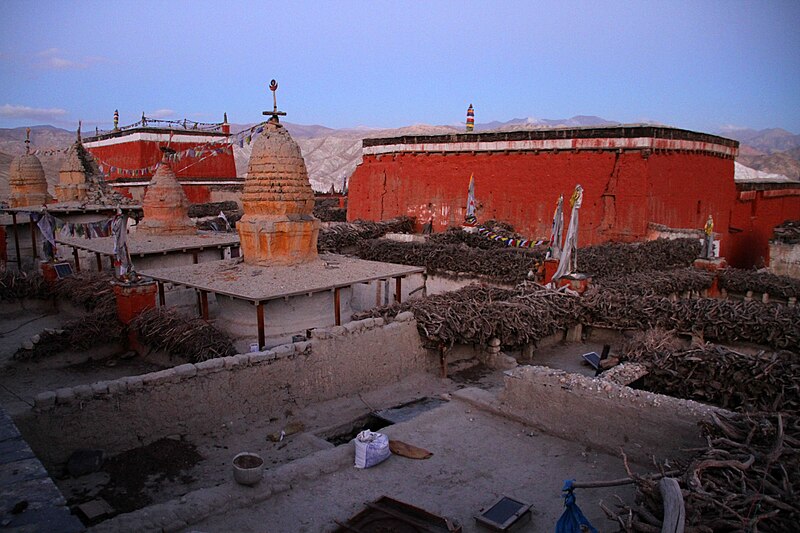 File:Mustang-Lo Manthang-14-Dachausflug-2015-gje.jpg