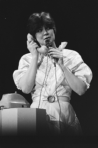File:Nationaal Songfestival 1982 - Lenny Kuhr 1.jpg