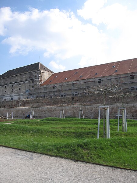 File:Neugebaeude Palace 2715.JPG