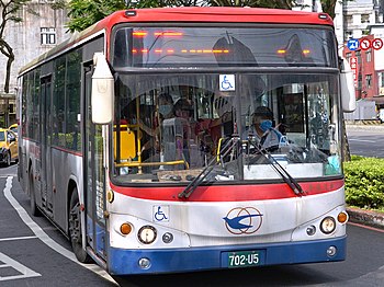 New Taipei Bus 702-U5 head on Datong Road 20220507.jpg