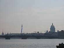 Вид на Благовещенский мост с набережной Лейтенанта Шмидта от 16—17-й линий