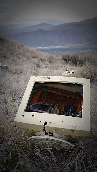 File:Old computer monitor illegally disposed of on Bluegrade Road East Wenatchee Washington 2.jpg