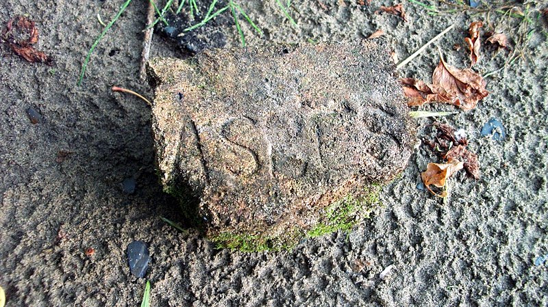 File:Old fireproof brick of Asbestos - panoramio.jpg