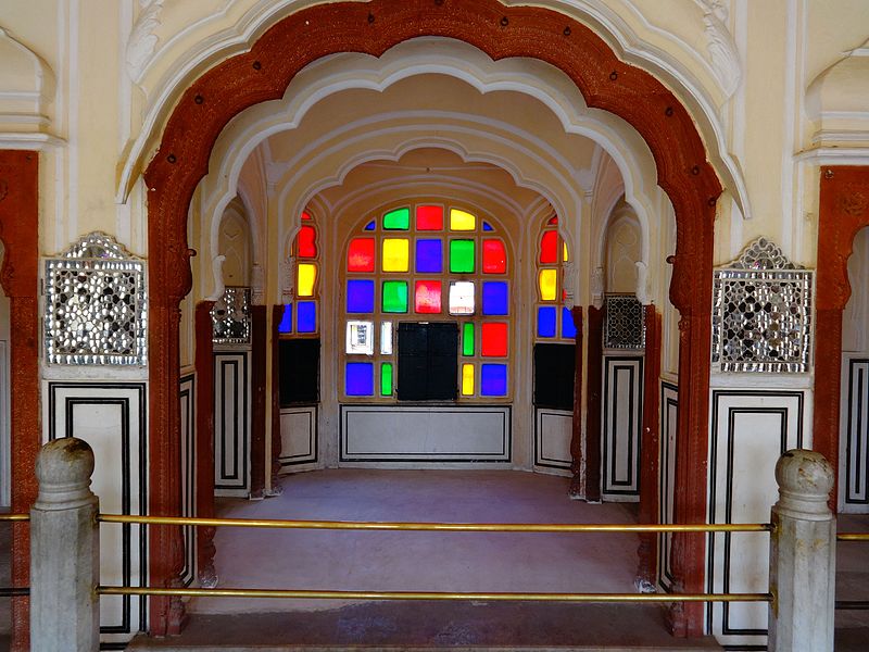 File:One of many windows of Hawa Mahal (from inside).jpg