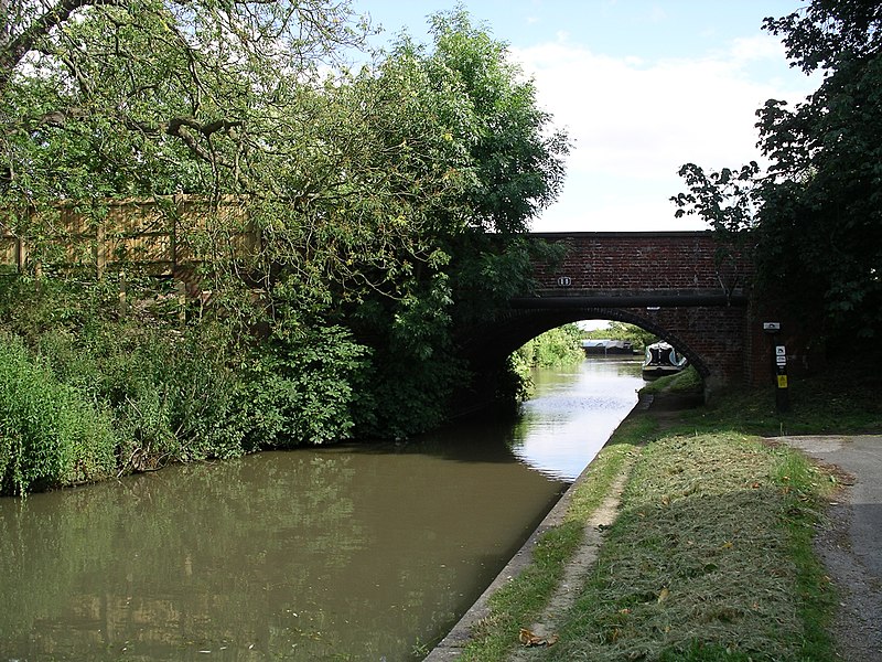 File:Oxford Canal -Ansty bridge 19j08.jpg