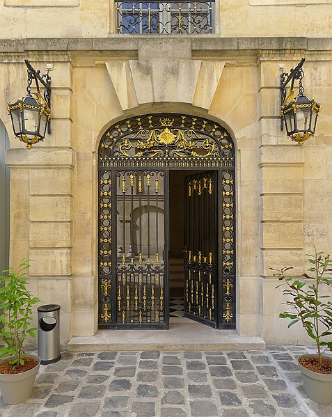 File:P1250988 Paris IV quai Anjou hotel de Lauzun porte rwk.jpg
