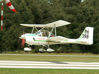 The Aviasud Mistral has a biplane configuration PH-2R8.JPG