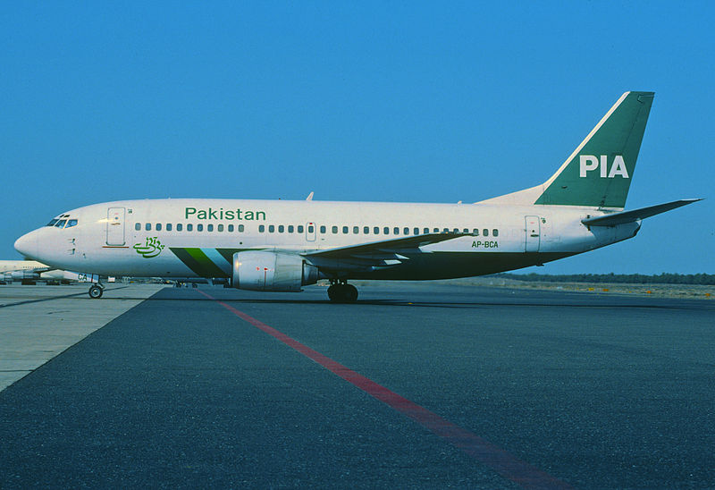File:PIA - Pakistan International Airlines Boeing 737-300; AP-BCA, February 2000 CHL (5288347145).jpg
