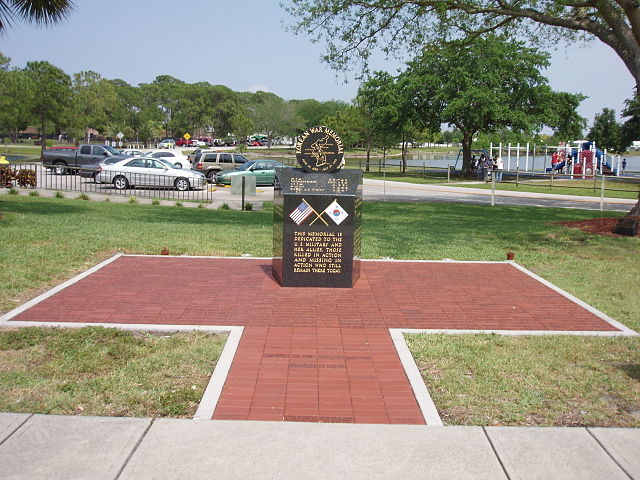 Korean War memorial in Freedom Lake Park