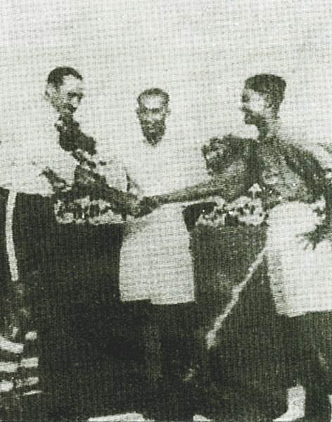 DSA captain Pakhi Sen and Islington Corinthas captain P Clark shake hands just before the match, as referee Khaza Azmal looks on in 1937.