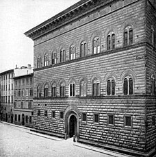 La fachada sobre la Plaza Strozzi en una foto de época.