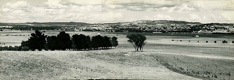 File:Panoramic view of Bathurst (NSW) (8703552860).jpg